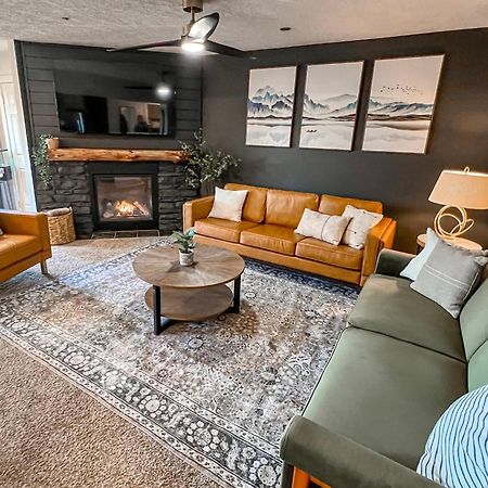 Remodeled Summit Condo At Snowshoe - Modern & Cozy エクステリア 写真