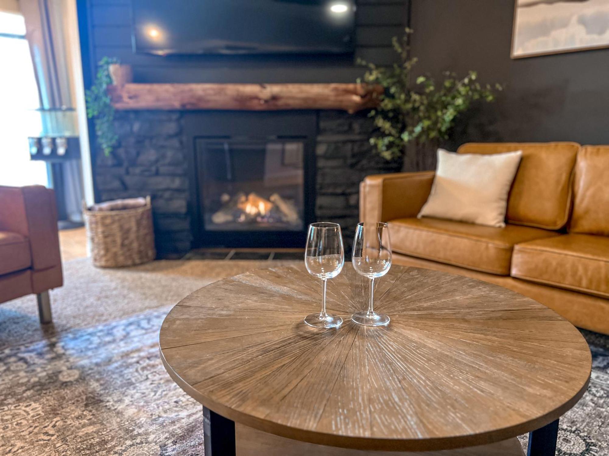 Remodeled Summit Condo At Snowshoe - Modern & Cozy エクステリア 写真